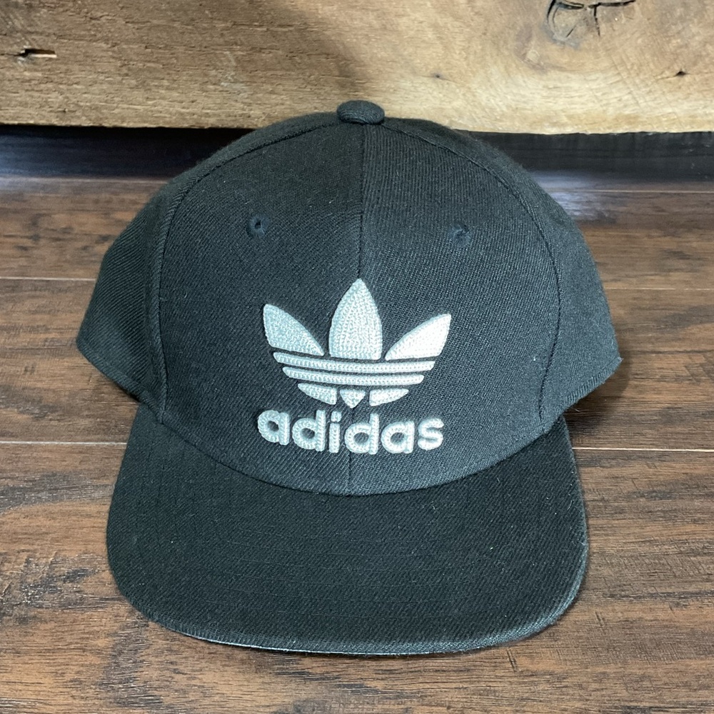Adidas Originals Men's Trefoil Chain Snapback Cap Black/White